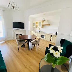 Le Nid Blanc Centre Apartment